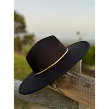 Giddy Up | Thin Gold Chain Felt Fedora