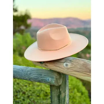 Giddy Up | Thin Gold Chain Felt Fedora