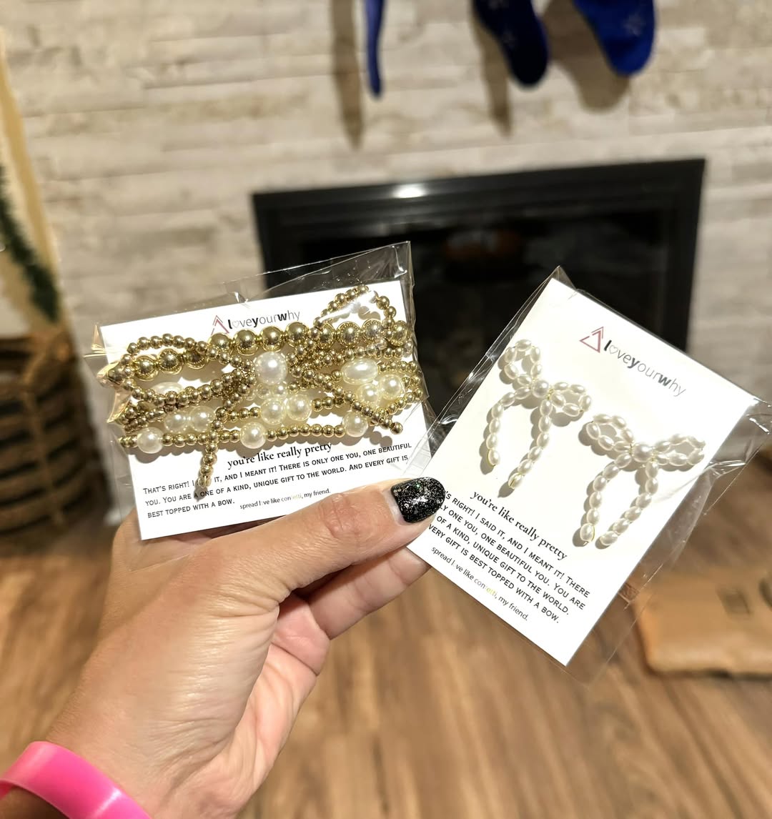 You’re like really pretty bow bracelet set