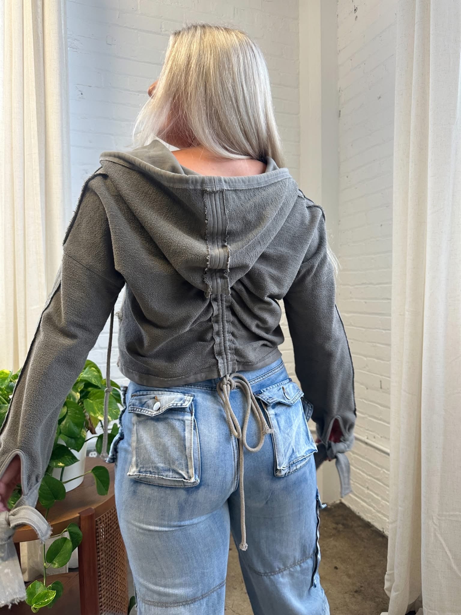 Attirely clinched hoodie