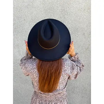 Giddy Up | Thin Gold Chain Felt Fedora